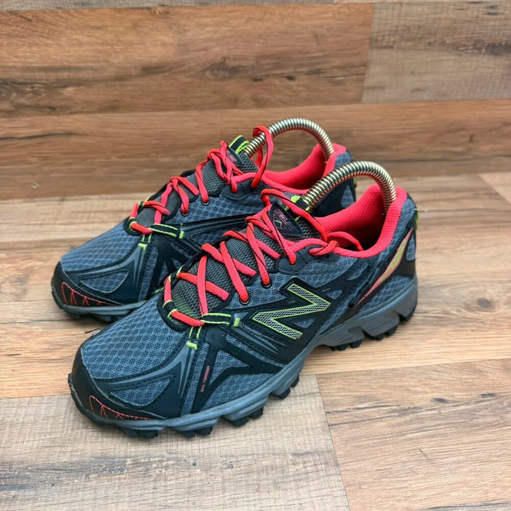 New Balance 610 Trail Running Shoes Womens Size 7 D Wide Gray Pink USA WT610BP2